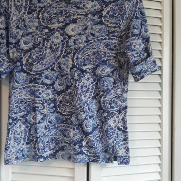 Shirt streatch smaller side of medium - Picture 3 of 4